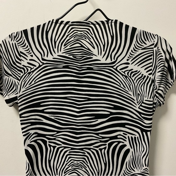 Striking Merona Black & White Cool Polyester Spandex Blend Short Sleeve Top! - Picture 11 of 13